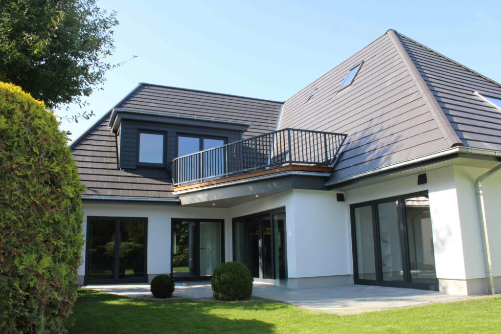 Wohnhaus, das mit vorgefertigten Wandelementen saniert wurde